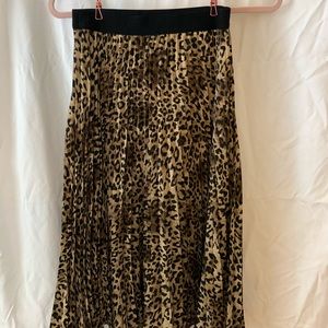 H&M pleated cheetah print mid length skirt